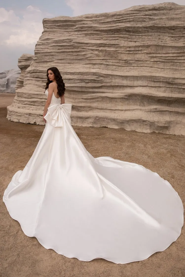 Talia Bow Train by Dany Tabet, photo 1