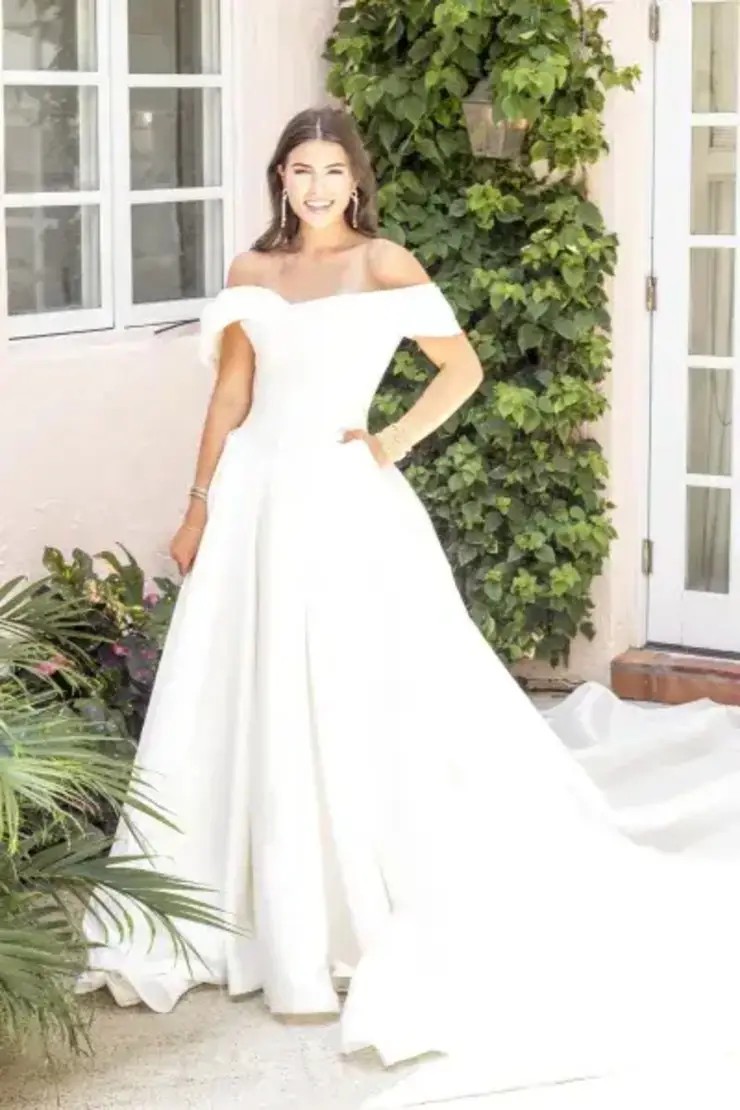 The Return of the Basque Waist: A Timeless Bridal Trend Making Waves in 2025 Image