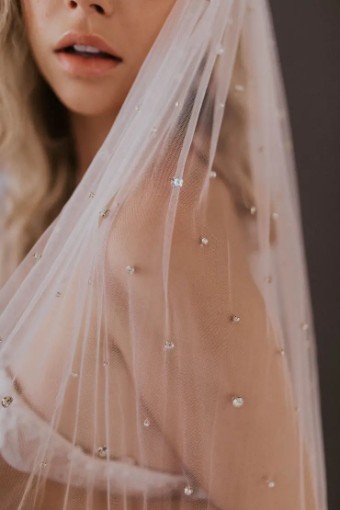 Untamed Petals #Jezebel Veil #1 default Ivory thumbnail
