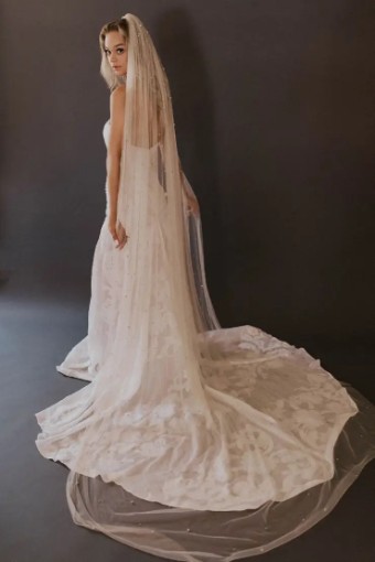 Untamed Petals #Jezebel Veil #0 default Ivory thumbnail